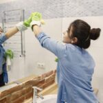 Soy experta en limpieza y esta es la fórmula mágica para tener espejos siempre brillantes y sin huellas