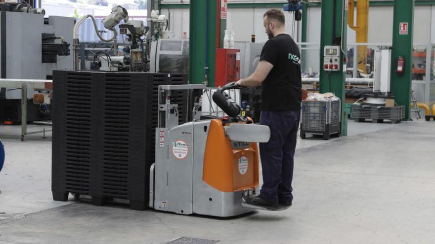 Naeco abre en Olloniego su planta para transformar plástico en poliéster