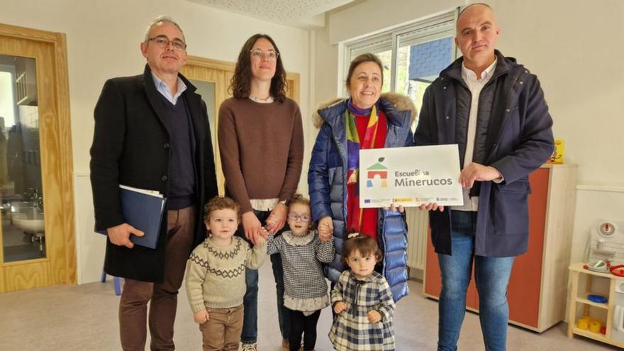 Seis alumnos inauguran la primera escuelina de Cerredo (Degaña): «Es una apuesta por atraer población»