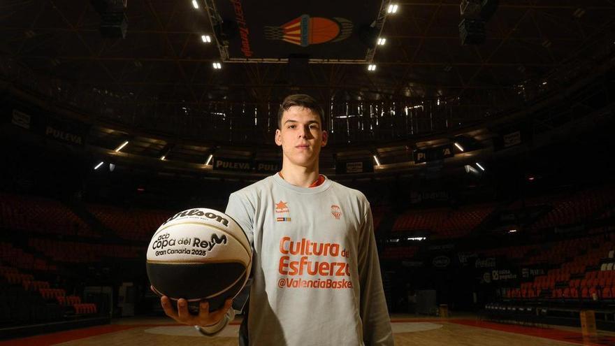 Pradilla, ala-pívot del Valencia Basket: «Llevo cinco años aquí y me ilusiona ganar un título»