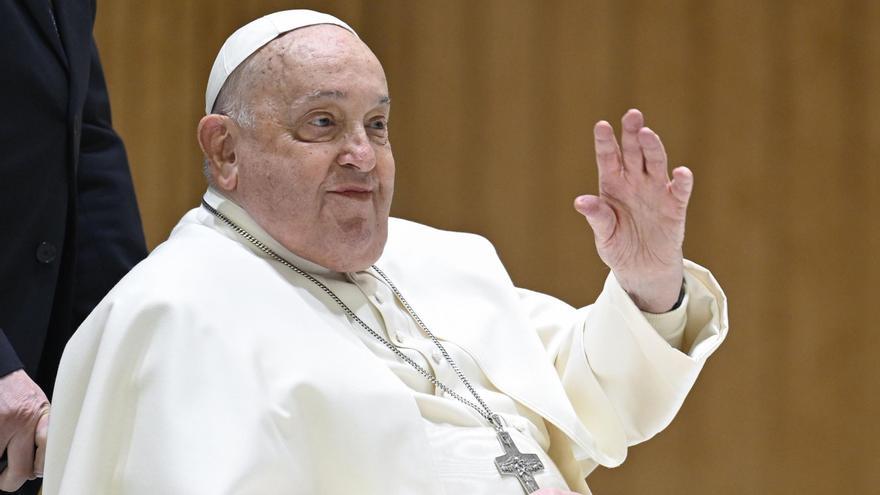 Qué es la neumonía bilateral del Papa Francisco y en qué se diferencia de la bronquitis