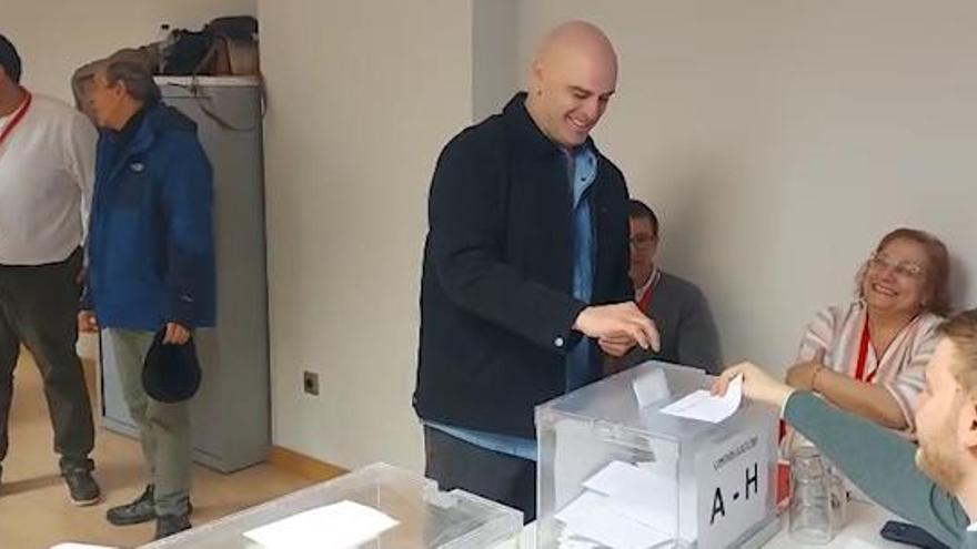 VÍDEO: La militancia del PSOE gijonés elige en las urnas a su secretario general