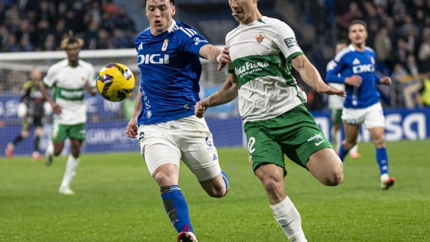 Cazorla y Aarón dan un respiro: buena, e insuficiente, reacción del Oviedo ante el Elche (1-1)