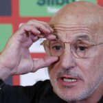 De la Fuente anuncia una España al ataque y zanja la polémica con Iñigo Martínez