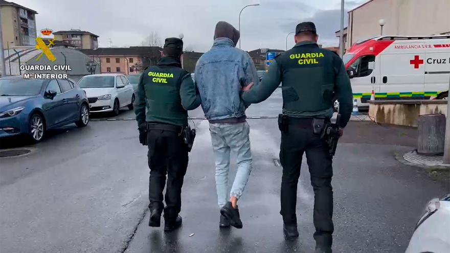 Molían a golpes a ancianos o les rajaban con grandes cuchillos: así cayó una banda de peligrosos asaltantes en Asturias