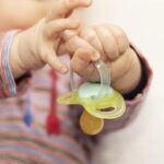Tu bebé podría estar en peligro: esta es la importante razón por la que hay que lavar la ropa de recién nacido antes de estrenarla