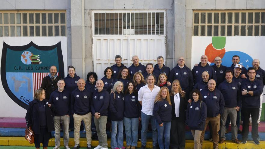 Antiguos alumnos de Los Campos, de visita en el colegio (en imágenes)