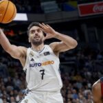 El Real Madrid supera a un rocoso Baskonia en el regreso de Deck