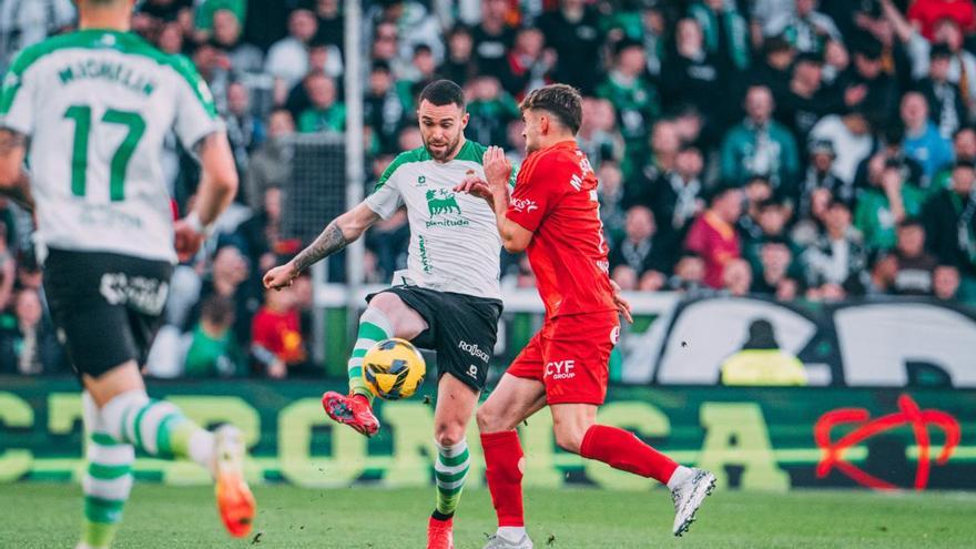Resumen, goles y highlights del Racing de Santander 2-0 Zaragoza de la jornada 33 de LaLiga Hypermotion