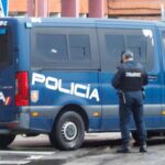 Dos menores asaltan y tiran al suelo a una anciana con andador en Avilés