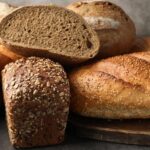 Soy panadero y te desvelo el secreto para que el pan de varios días sepa como el recién horneado: «Calentito y crujiente»