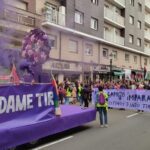 VÍDEO: Asturias sale a la calle en la gran marcha del 8M en Gijón: «Nos quieren quitar los derechos que nuestras abuelas consiguieron»