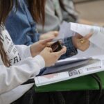 Los profesores alertan: así afectan los padres ausentes a la salud mental de sus hijos