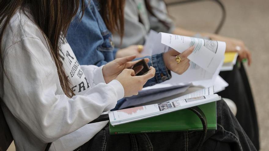 Los profesores alertan: así afectan los padres ausentes a la salud mental de sus hijos