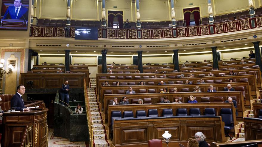 Albares elude en el Congreso hablar de armas mientras pide apoyo a la oposición para los planes de seguridad
