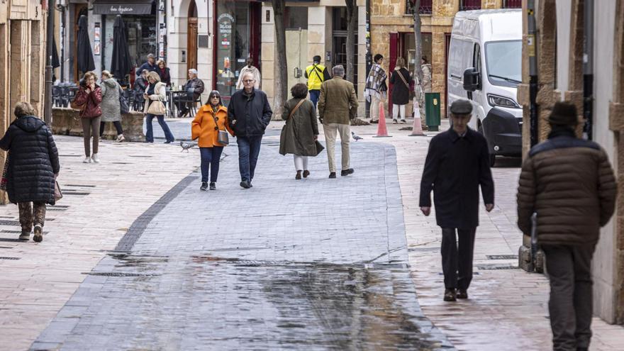 Comercios, bares y vecinos bendicen las nuevas calles peatonales de Oviedo: «Darán vida»