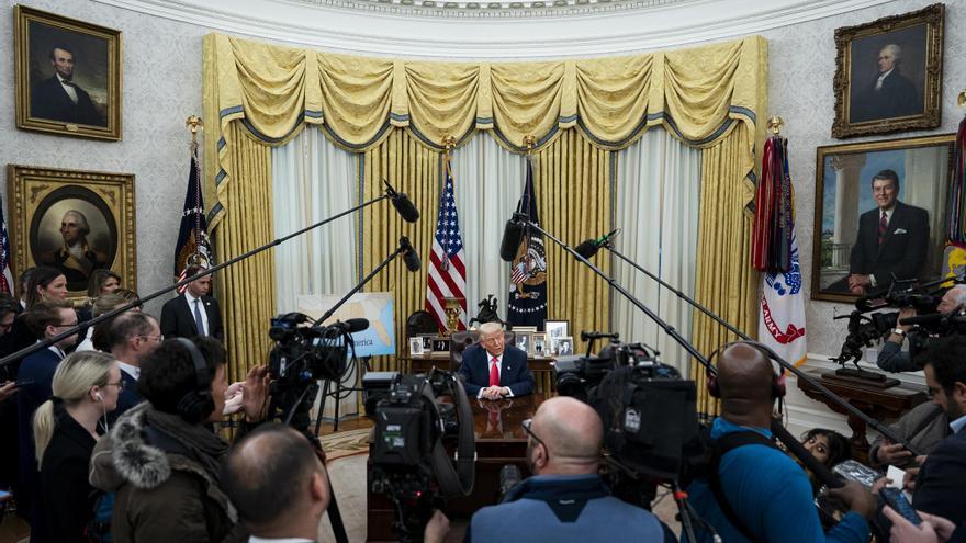 La cruzada de Trump contra la prensa: más influencers, menos medios, denuncias y amenazas