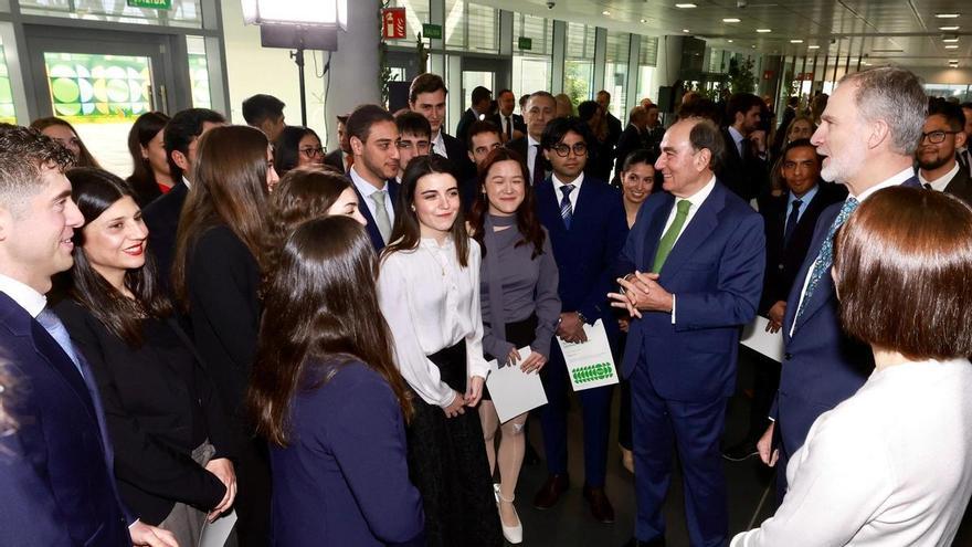 El Rey entrega las Becas Iberdrola, destinadas a impulsar el talento y la empleabilidad de los jóvenes