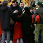Treinta vecinos realojados y temor ante el riesgo de nuevas deflagraciones: así se vivió la explosión que reventó una casa en Mieres