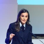 VÍDEO: La Reina Letizia, muy cercana, saluda a los ovetenses en la salida del acto por el Día Mundial de las Enfermedades Raras