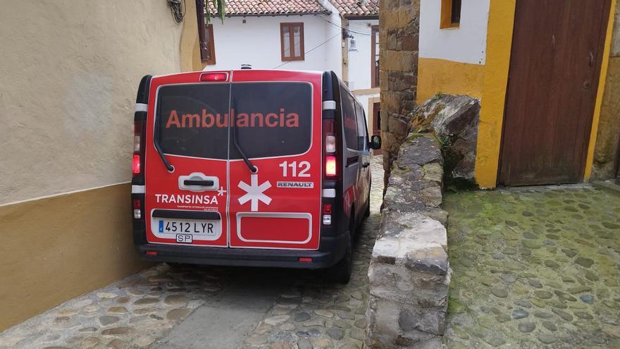 Una respuesta a una demanda histórica: Las ambulancias ya pueden atravesar esta céntrica calle de Lastres