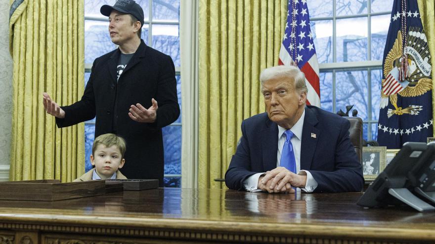 El poder de Musk, el impacto de los aranceles y el acercamiento a Rusia empiezan a pasar factura a Trump