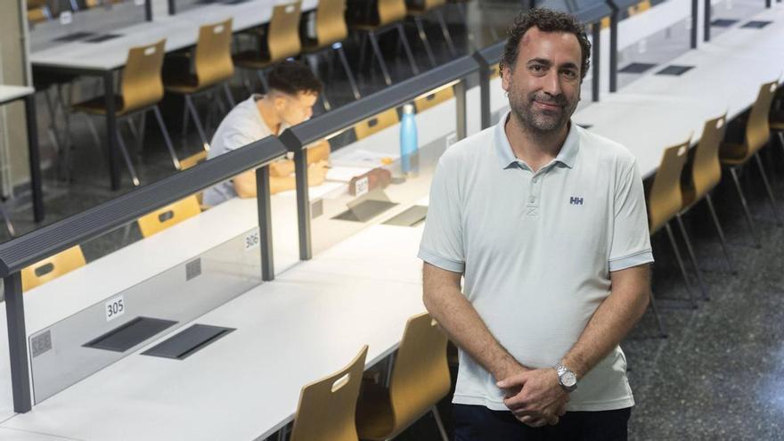 Ladislao Salmerón, catedrático e investigador: «Con 14 años no puedes leer con titubeos ni dudar cuánto es 7 + 4»