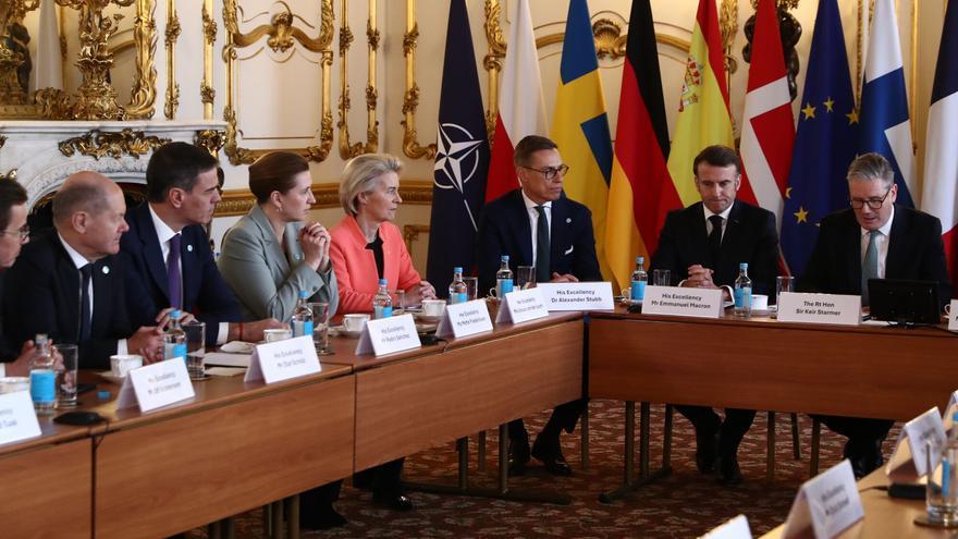 Albares abre la puerta al envío de tropas españolas a Ucrania en misión de paz: “No es ningún problema”