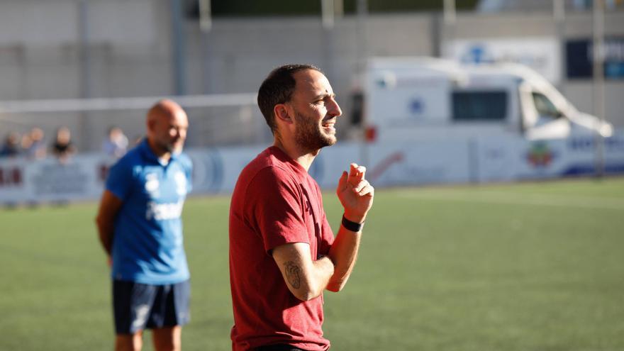 Pablo Acebal, técnico del Langreo, no teme al Avilés: «Estamos convencidos de que daremos una alegría a nuestra afición»