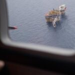 Más de 30 migrantes que huían de Libia están abandonados desde hace cuatro días en una plataforma petrolífera en el Mediterráneo