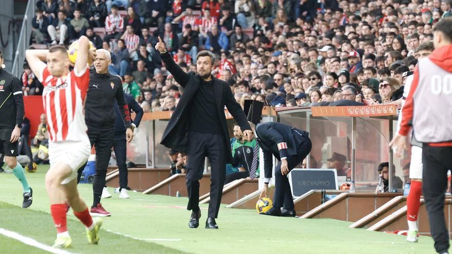 Albés explica los cambios en el Sporting y asume la situación: «O nos volvemos más eficaces…»