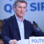 Feijóo descarta el «atajo» de la moción de censura con Junts y jalea al PP contra la «república bananera» de Sánchez
