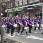 EN IMÁGENES: Carrozas, batucada y pancartas: así ha sido la multitudinaria manifestación del 8M en Asturias