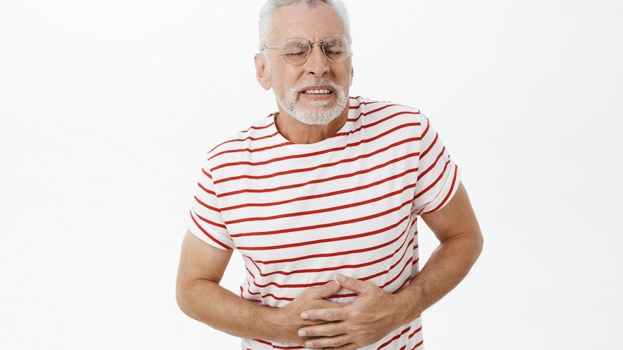 ¿Qué es un aneurisma aórtico abdominal y qué riesgos puede tener para el paciente?