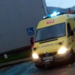 Hallan muerto a un vecino en su domicilio de Vegadeo: el mal olor detectado en el portal alertó a los vecinos