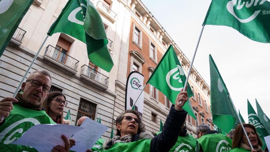Los funcionarios arrancan movilizaciones contra la congelación de sus salarios