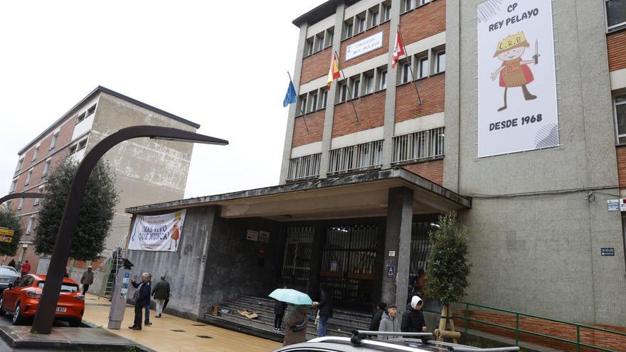 El colegio Rey Pelayo reivindica su presencia después de 770 días en el exilio: «¡Más vivos que nunca!»