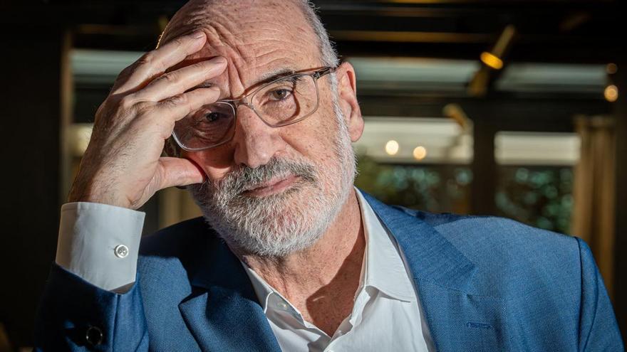 Fernando Aramburu publica su libro de relatos ‘Hombre caído’: «Mi generación conoció el franquismo, no el de los libros, sino el auténtico. Y no queremos eso»