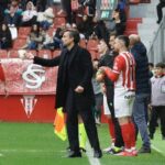 Albés cambia el objetivo, defiende a Nacho Méndez y carga contra el arbitraje: «Ha sido una película de terror»
