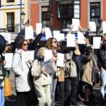 Protesta contra la okupación en la plaza Mayor de Gijón