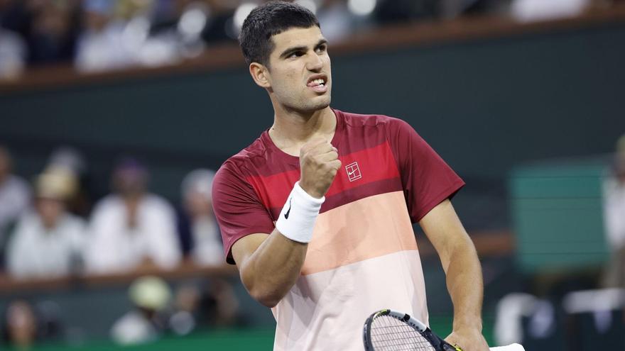 Alcaraz barre a Shapovalov y vuela a octavos en Indian Wells