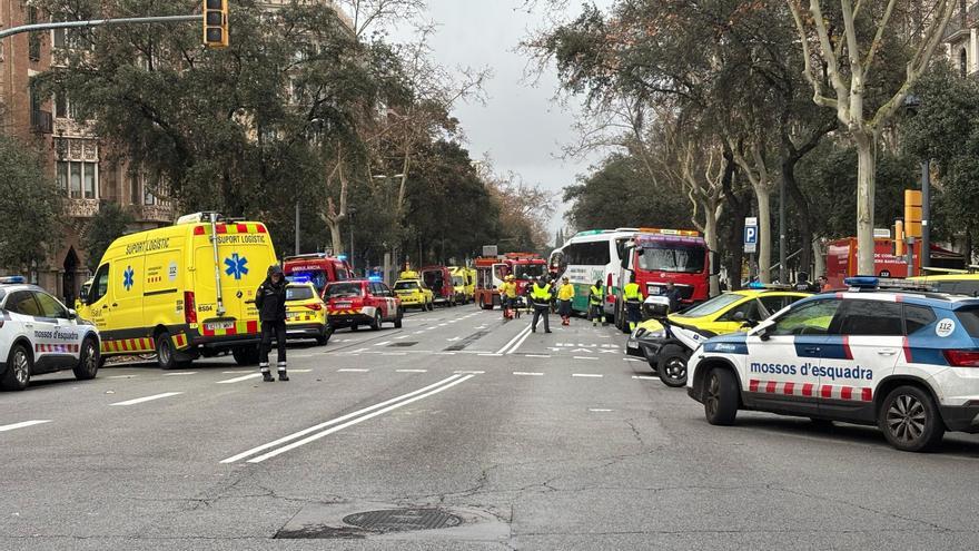 Varios heridos en una colisión entre dos autocares en la avenida Diagonal de Barcelona