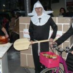 Aves gigantes, dragones, hippies y hasta las monjas de Belorado conquistan el carnaval de Arriondas