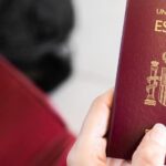 El insólito problema con el pasaporte que sufrió un famoso español: ahora vuelve a viajar junto a Antonio Recio