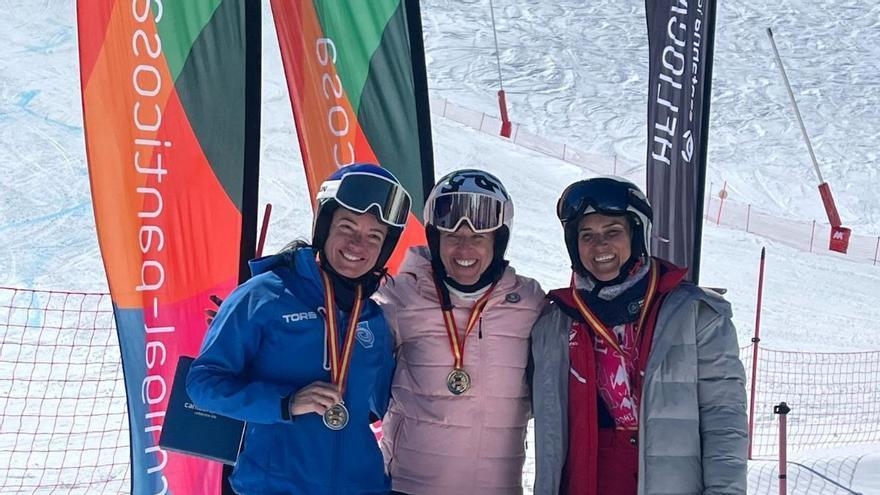Esquí: La ovetense Rocío Carbajal gana el Nacional máster de gigante y supergigante en el campeonato de España de Formigal (Aragón)