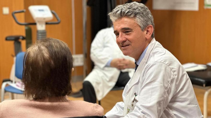 La «terapia de la dignidad»: el médico sevillano que entrevista a pacientes terminales para ayudarles a morir
