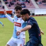 Así logró el Avilés sumar un punto en Compostela: crónica y puntuaciones con los más destacados del partido (1-1)