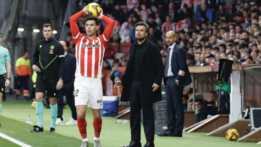 La contracrónica del Sporting-Racing: la resignación rojiblanca, el pequeño fin del gafe cántabro, el disfraz de pingüino que dio suerte a Dubasin, y un doble lateral de «homenaje» a Dorado