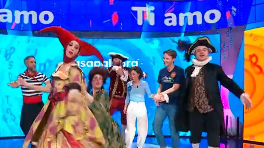 Inesperado final en Pasapalabra y Manu y Rosa lo celebran bailando: «Déjate llevar»