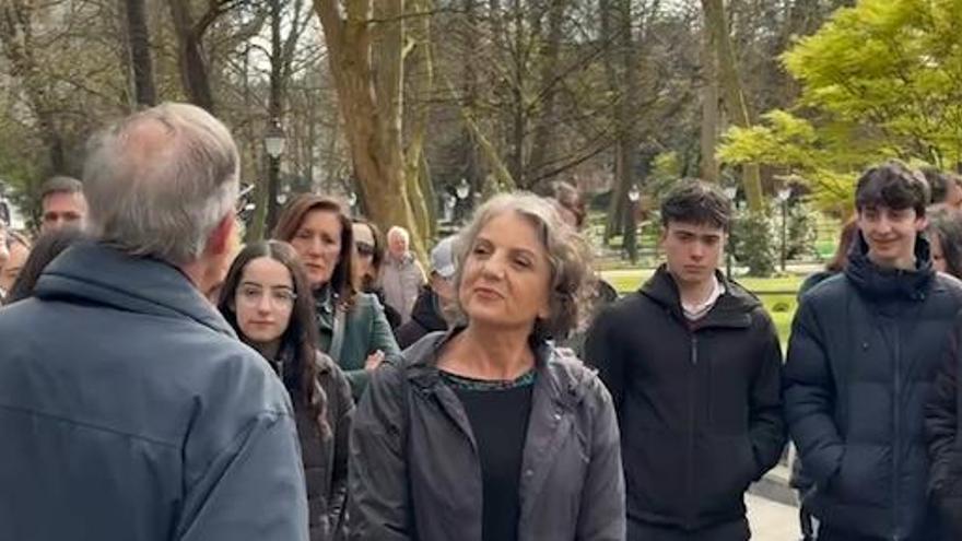 Una premio «Princesa» de paseo por el Campo San Francisco de Oviedo: «Les pido que lo cuiden mucho»